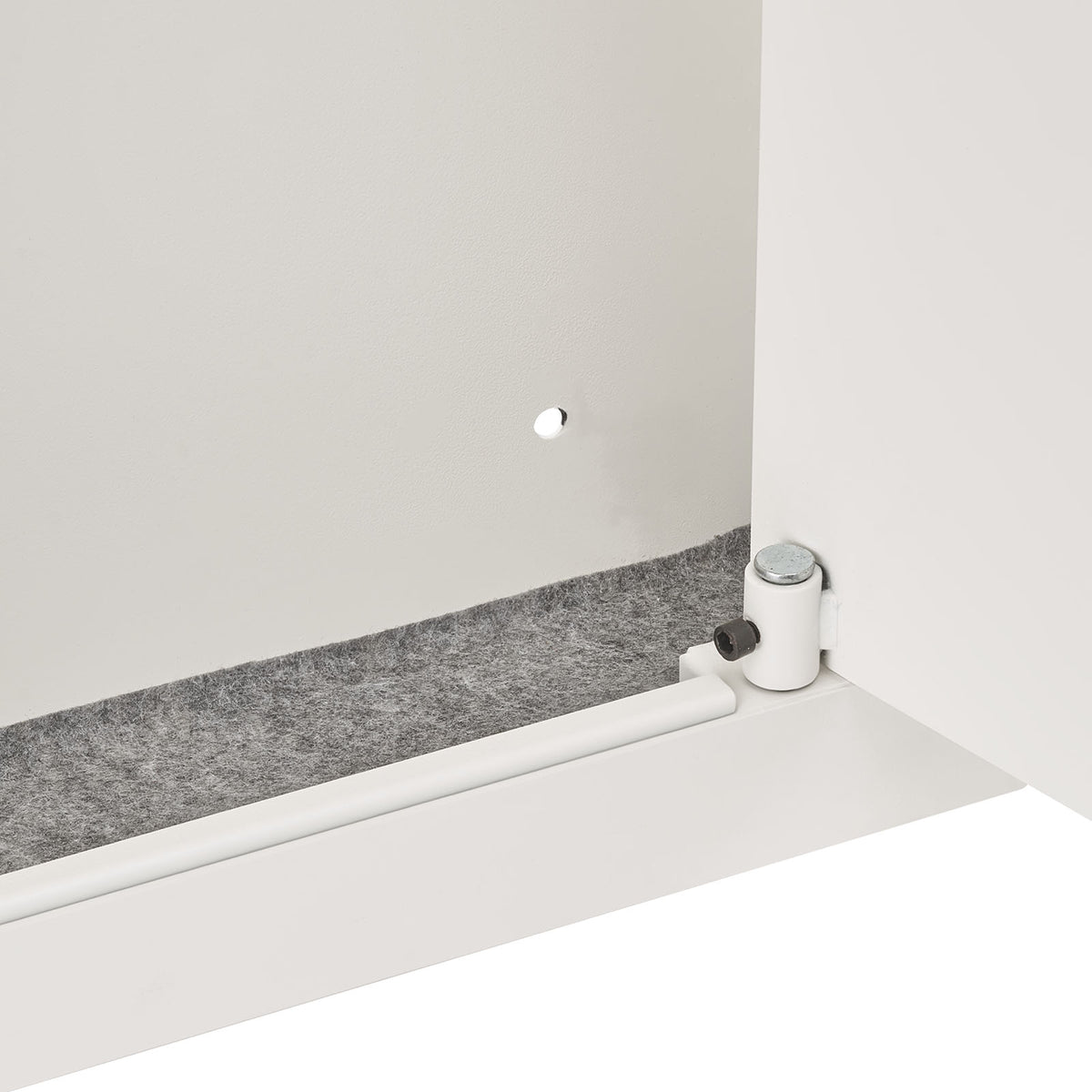 SLATE S keypad in-wall safe in white, close-up of the felt-lined floor and door hinge