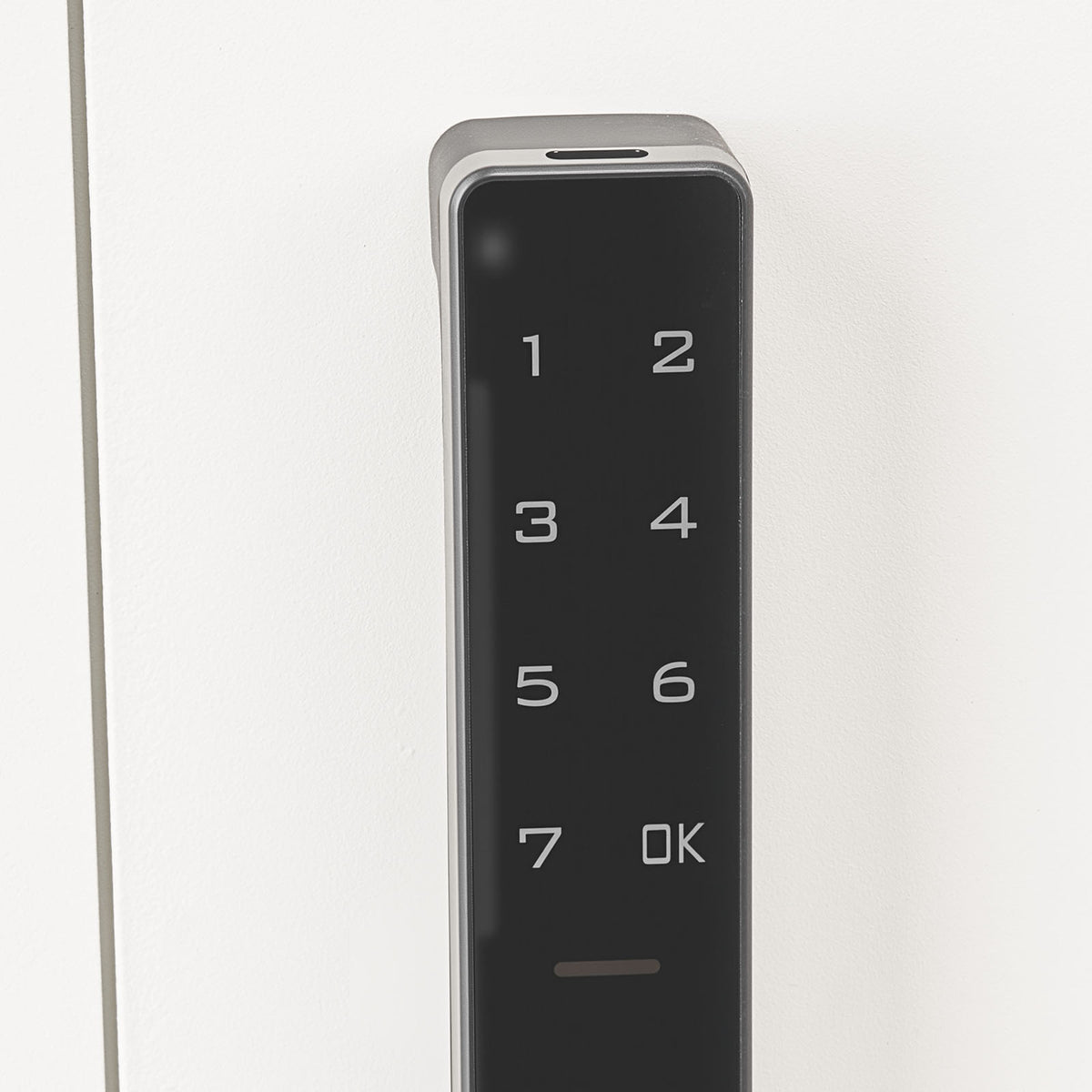 SLATE S keypad in-wall safe in white, close-up of the digital keypad